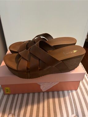 Volatile Wedge leather sandals size 9